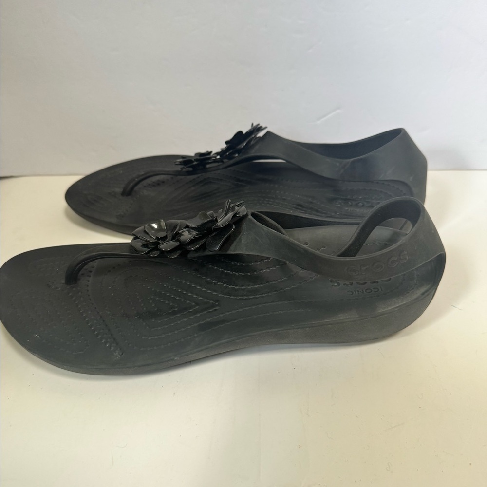 Crocs Serena Floral Embellished Flip Flop Sandals T Strap Flower Shoe Black 10 - Picture 6 of 13